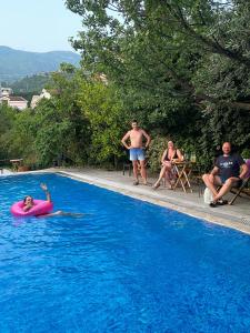 Bazén v ubytování Luxury Hotel Dubrava Budva nebo v jeho okolí