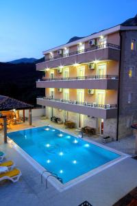 Bazén v ubytování Apartments Đurašević nebo v jeho okolí