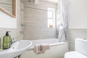 a white bathroom with a tub and a sink at Hillview House in Belfast +11 photos