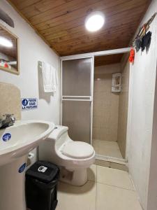 Baðherbergi á hospedaje lapislázuli