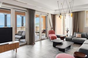 Телевизор и/или развлекательный центр в Lustica Bay