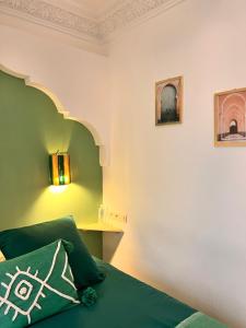 Postel nebo postele na pokoji v ubytování Riad Jardin de Malia