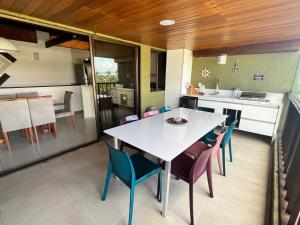 Η κουζίνα ή μικρή κουζίνα στο Duplex de Luxo - Muro Alto Malawí