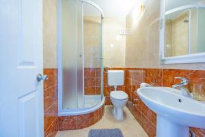 Kúpeľňa v ubytovaní Apartments Talija Podgora + 37 fotografií
