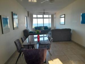 Χώρος καθιστικού στο Executive Umhlanga apartment