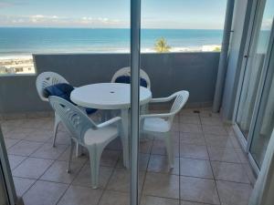 Γενική θέα στη θάλασσα ή θέα στη θάλασσα από  αυτό το διαμέρισμα