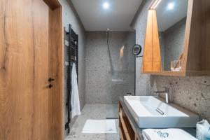 Koupelna v ubytování Gora Luxury Apartments