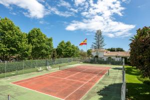 Tenis a/nebo squash v ubytování Apartamento en Milla de Oro nebo okolí
