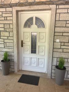 Exteriér nebo vchod ubytování Apartment Karlo, Heated pool, private parking + 7 fotografií