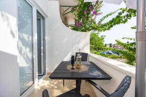 Balkón alebo terasa v ubytovaní Apartments Talija Podgora