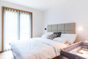 Postel nebo postele na pokoji v ubytování Gora Luxury Apartments