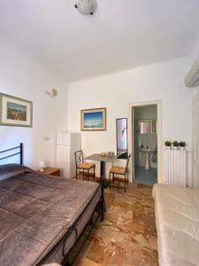 a bedroom with a bed and a table and chairs at Il Nido Al Mare ROOM by 5TR Apartments in Levanto