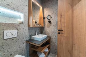 Koupelna v ubytování Gora Luxury Apartments