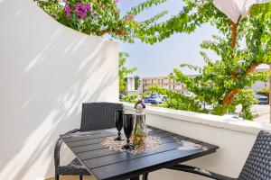 Vonkajšia záhrada v ubytovaní Apartments Talija Podgora