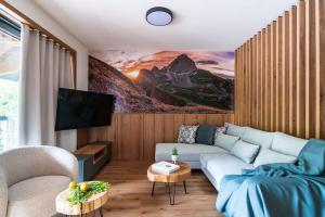 TV a/nebo společenská místnost v ubytování Gora Luxury Apartments