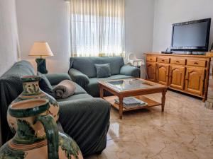 a living room with a couch and a coffee table at Casa Alba in Escalona