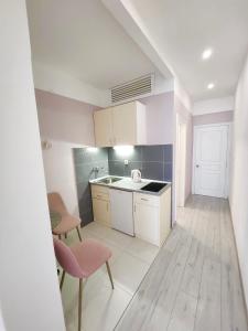 Kuchyňa alebo kuchynka v ubytovaní Apartments Talija Podgora