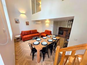 Posezení v ubytování La mezzanine by Vindihouses