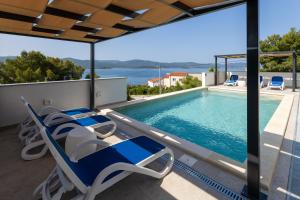 Bazén v ubytování Villa Mare nebo v jeho okolí