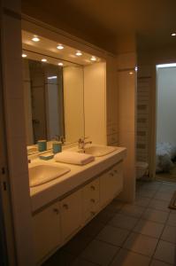 a bathroom with two sinks and a large mirror at Juniper House in Vulaines-sur-Seine