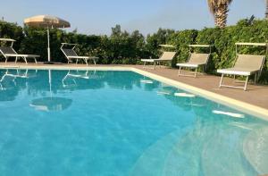 Bazén v ubytovaní Baglio Cudia Resort alebo v jeho blízkosti