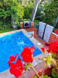 Bazén v ubytování Relax House Barcelone nebo v jeho okolí