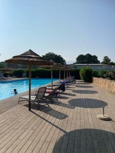 Swimmingpoolen hos eller tæt på Appartement en résidence privée