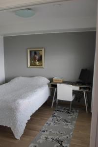 Postel nebo postele na pokoji v ubytování Ranta-Tampellan Helmi