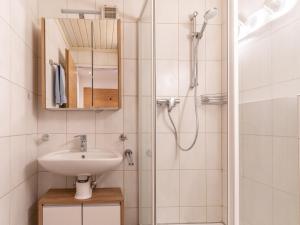 A bathroom at Marktblick Még 27 kép