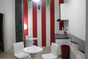 Kuchyňa alebo kuchynka v ubytovaní Central Hostel Milano