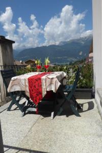 a table with a table cloth and two drinks on it at Appartamento Bonita Vista in Colico