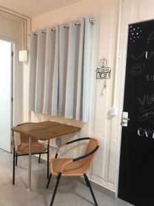 a table and chairs in a room with a window at Maga hospedagem in Penha