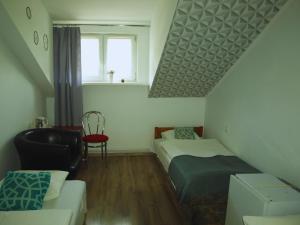 Uma cama ou camas num quarto em Zibi i Pod Topolami
