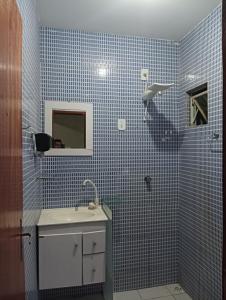 Ένα μπάνιο στο Aconchegante casa