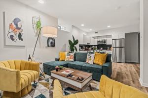Η κουζίνα ή μικρή κουζίνα στο Family-friendly 2BR Condo with Free Parking!