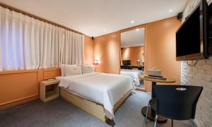TV/trung tâm giải trí tại Hotel Yaja Cheongju Terminal Branch