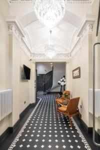 TV a/nebo společenská místnost v ubytování Bonnie Hotel Haymarket Edinburgh