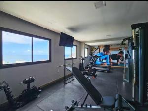 Fitness centrum a/nebo fitness zařízení v ubytování Lindo apartamento em Ondina - Salvador