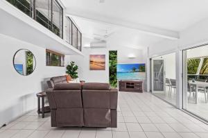 Χώρος καθιστικού στο Shutehaven Escape Home with Pool with Ocean Views +12 φωτογραφίες