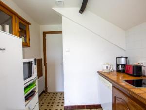 Kuchyň nebo kuchyňský kout v ubytování Maison à Hautefort avec clim, vélos gratuits, animaux admis - FR-1-616-164