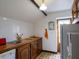 Kuchyň nebo kuchyňský kout v ubytování Maison à Hautefort avec clim, vélos gratuits, animaux admis - FR-1-616-164 + 13 fotografií