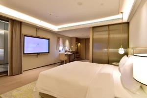 Rúm í herbergi á Xi'an Jinling Purple Mountain Hotel