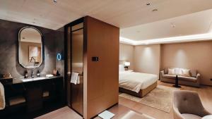 Rúm í herbergi á Xi'an Jinling Purple Mountain Hotel