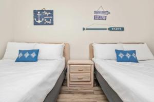 Katil atau katil-katil dalam bilik di Serenity is Yours Oceanfront Pool SP3 +75 gambar