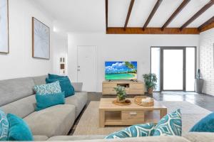 Fotografie z fotogalerie ubytování Belle Escapes Under the Mango Tree Holiday Home v destinaci Trinity Beach