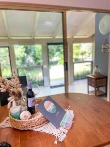 Imagine din galeria proprietății Perfect Pet Friendly South Coast Beach Getaway în Maloney's Beach