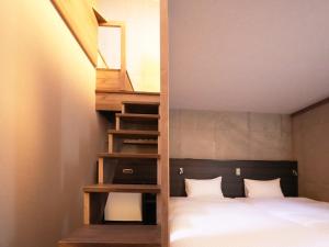 The BREAKFAST HOTEL MARCHE Ishigaki Island客房内的一张或多张床位