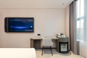 Televisor o centre d'entreteniment de Atour Light Hotel Shanghai Bund People's Square-FreeMini Bar and Free Night Snacks