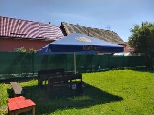 Vonkajšia záhrada v ubytovaní Drevenica Viki 1