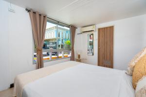 Un ou plusieurs lits dans un hébergement de l'établissement Kata Station Boutique Hotel
